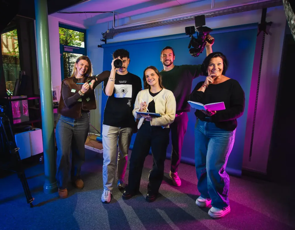 L’équipe de Prisma Studio réunie dans son studio de Troyes